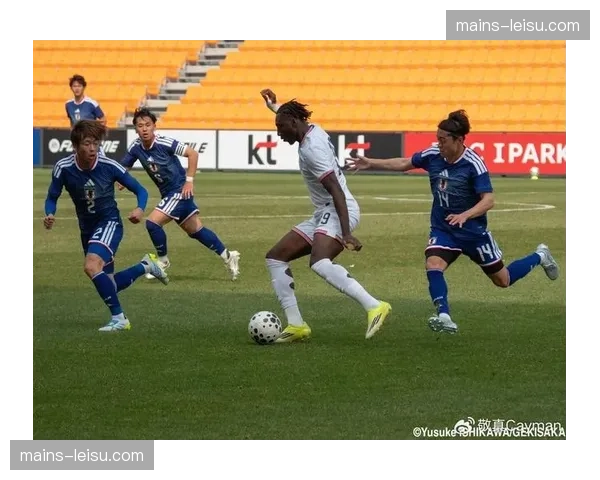 美因茨中场新组合亮相 佐野海舟川崎飒太日系搭档受关注